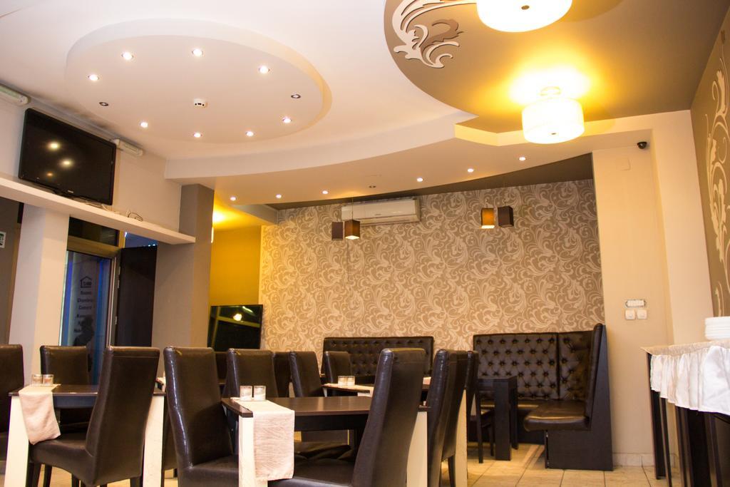 Garni Hotel Rile Men Ni Buitenkant foto