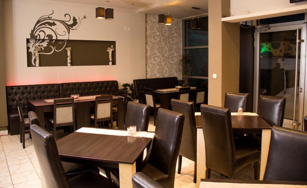 Garni Hotel Rile Men Ni Buitenkant foto