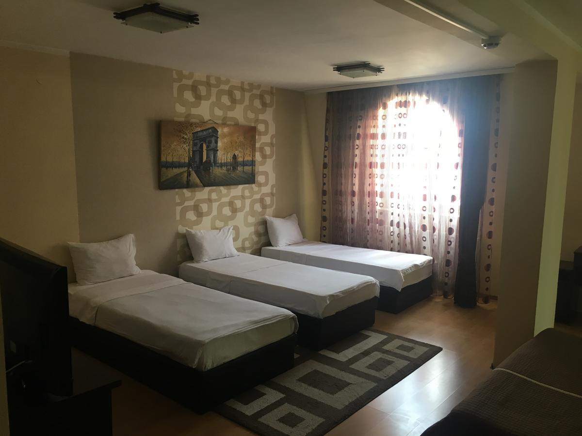 Garni Hotel Rile Men Ni Buitenkant foto