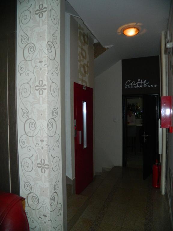 Garni Hotel Rile Men Ni Buitenkant foto